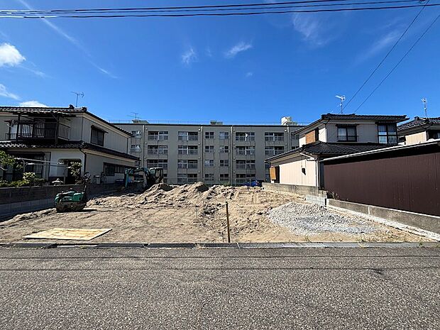 前面道路は幅5.2m