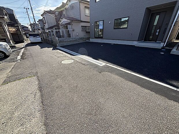 周辺は戸建てが多く、落ち着いた住宅街です。