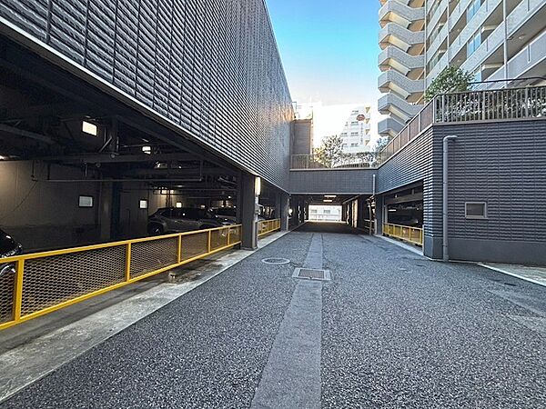 敷地内駐車場（機械式と平置きがあります。）