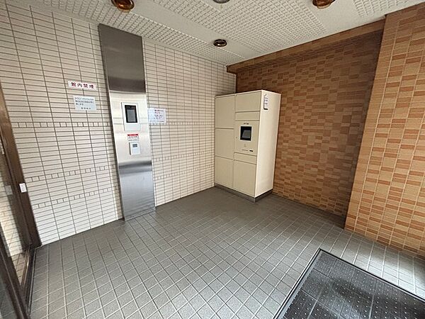 宅配ボックス付きで、不在時の荷物の受け取りも安心！