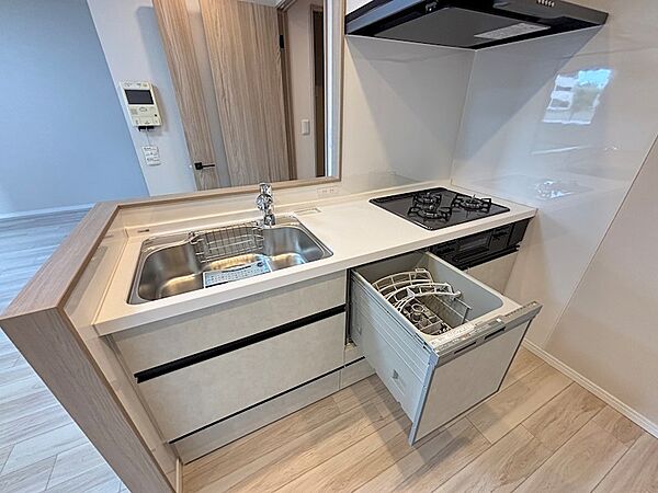 食洗器、ガスコンロ3口設置済、家事の時短が叶います。