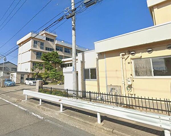 新潟市立新通小学校（280m）