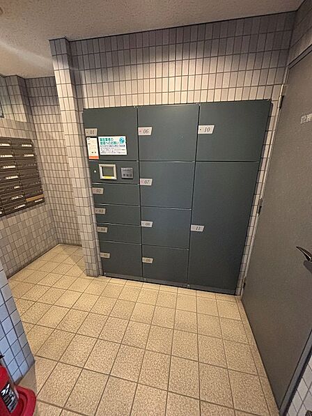 不在時のお荷物の受け取りに便利な宅配ボックス。