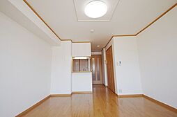 ピュア・レジェンド 103 1階ワンルームのリビング/ダイニング