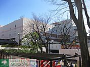 VARIE 徒歩8分。ショッピングセンター 570m