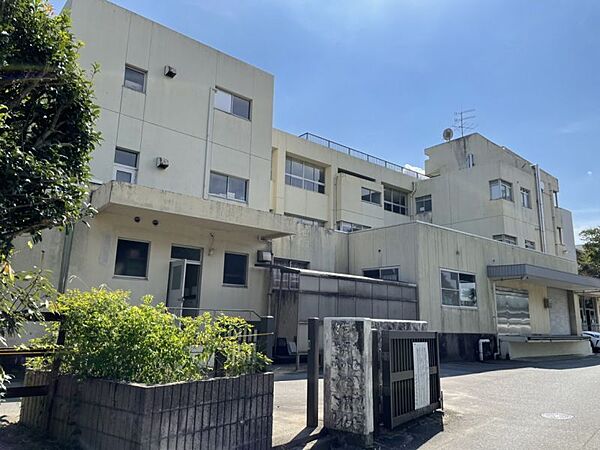 筑紫小学校　徒歩約21分（約1633ｍ） 【教育目標】『地域とともに学び合い、つながる子どもの育成』
