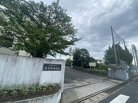 筑紫野中学校まで　1300m　徒歩約17分●教育目標「知、徳、体の調和がとれ地域とつながりしなやかに生きる生徒の育成」