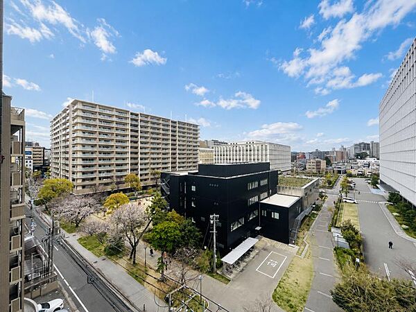 徒歩圏内にスーパー、ドラッグストア、病院など暮らしに役立つ施設が揃う便利な立地です！