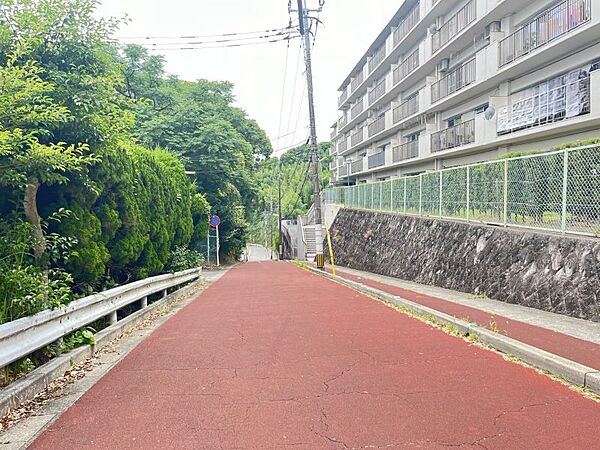 閑静な住宅街にありながら、自然も感じることができます☆
