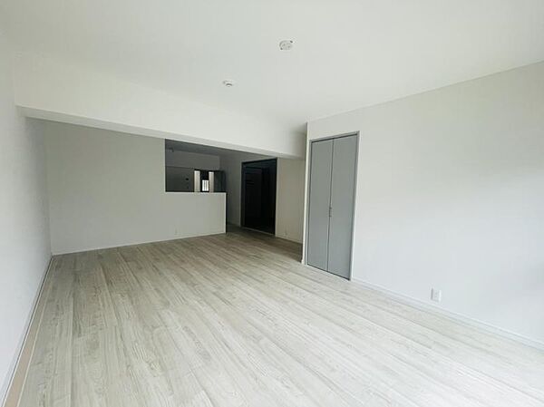 リフォーム済みのリビングです！約20.5帖の広々とした空間です！