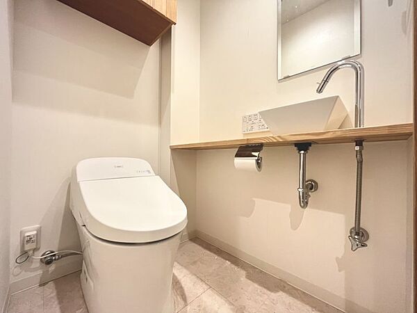 収納・手洗い付きのトイレです！