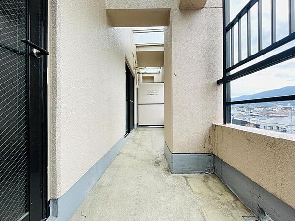キッチンからベランダに出ることができます！