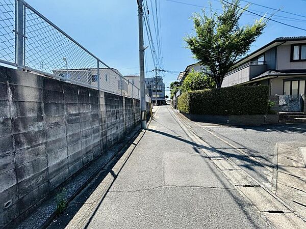 広々とした前面道路♪駅まで徒歩圏内です♪