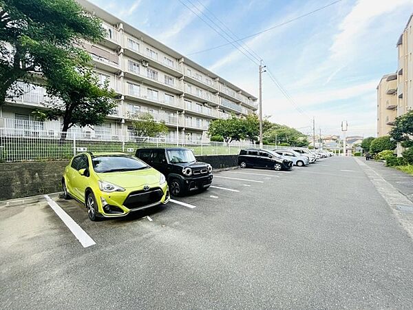 移動に便利な敷地内駐車場です◎