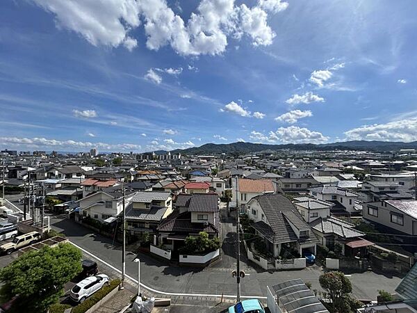 8階建て6階部分のため、眺望良好！視界が広がっており、開放感あります。
