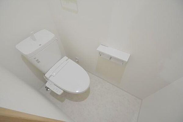 画像15:綺麗なトイレにはウォシュレット標準装備です。 