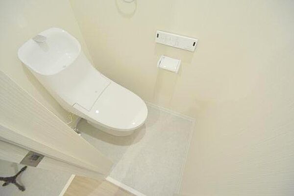 画像7:綺麗なトイレにはウォシュレット標準装備です。 