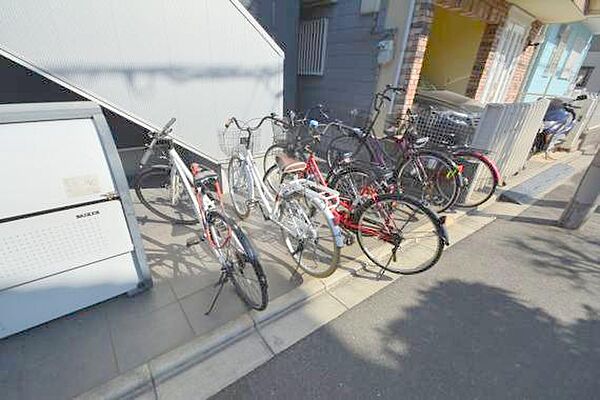 画像5:あなたの大事な自転車も安心してとめることができますね。 