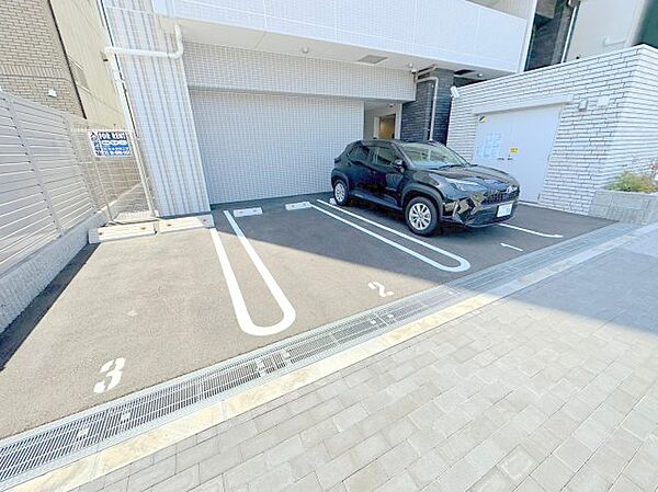 画像5:駐車のしやすい広めの駐車場です。 