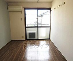 京都地下鉄東西線 御陵駅 徒歩4分の賃貸アパート 1階1Kのリビング/ダイニング