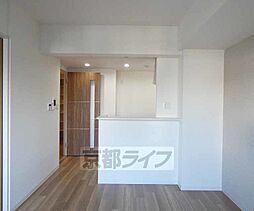 近鉄京都線 上鳥羽口駅 徒歩14分の賃貸マンション 5階1LDKのリビング/ダイニング