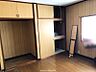 収納：2階6帖洋室。2面採光で日当たり風通し良好。バルコニーがあります。