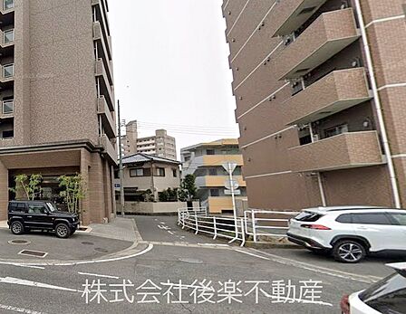 西側の接道。2項道路。