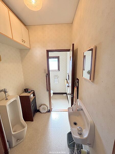 手洗い場付きトイレです。