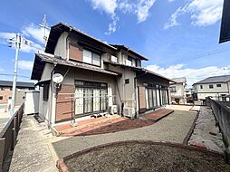 広々としたお庭や雨の日でも安心な車庫スペースのあるお家