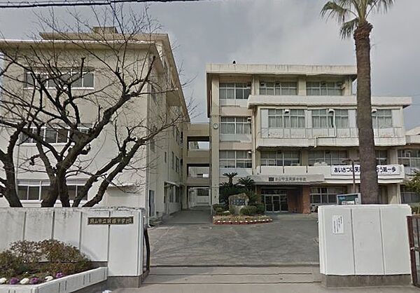 岡山市立岡輝中学校（894m）