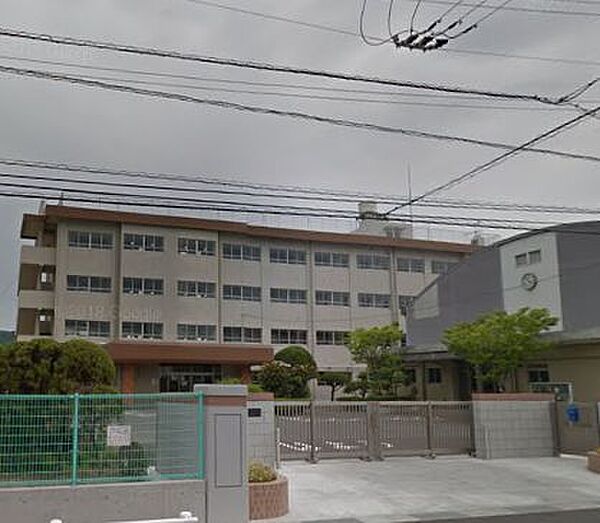 岡山市立平津小学校（1084m）