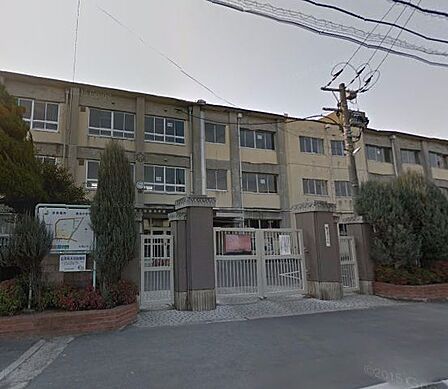 岡山市立鹿田小学校(711m)