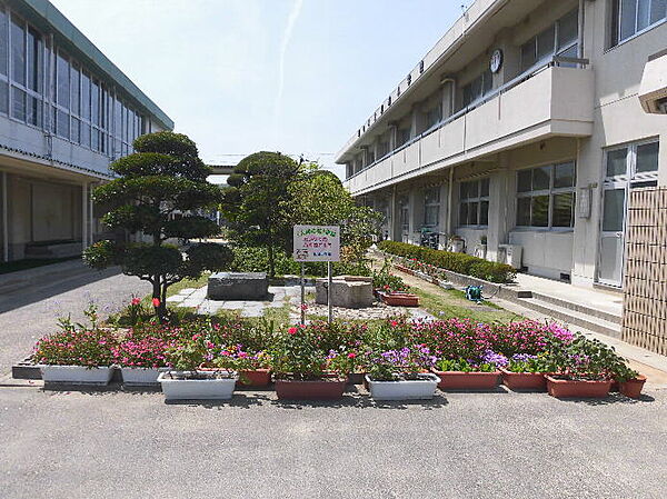 岡山市立加茂小学校（694m）