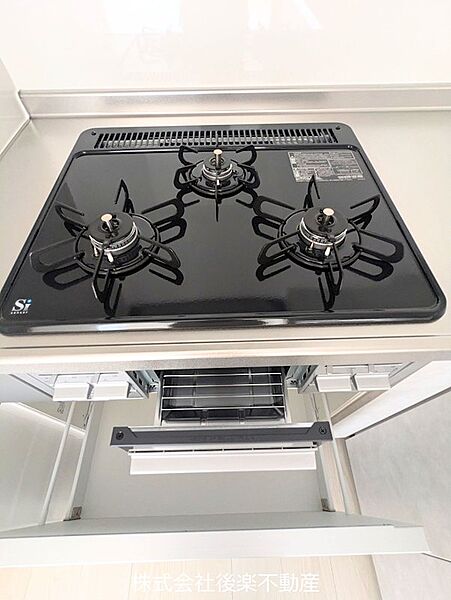 3口コンロで調理もスムーズ