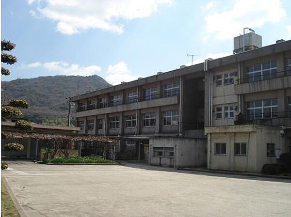 倉敷市立郷内中学校（1242m）