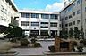 周辺：岡山市立芳泉小学校（758m）