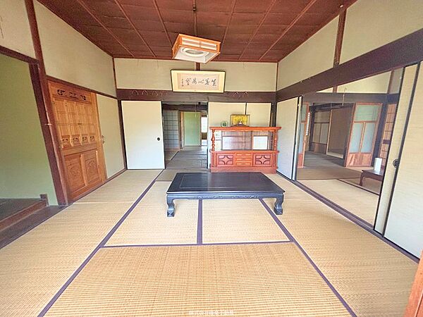 床の間のある8帖和室