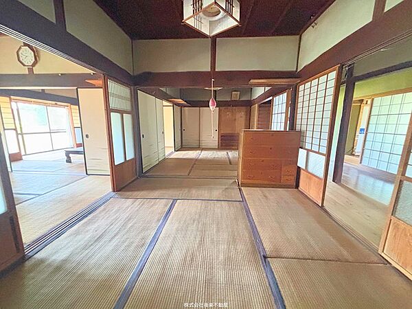 続き和室で、より広い空間として使うことも可能です。