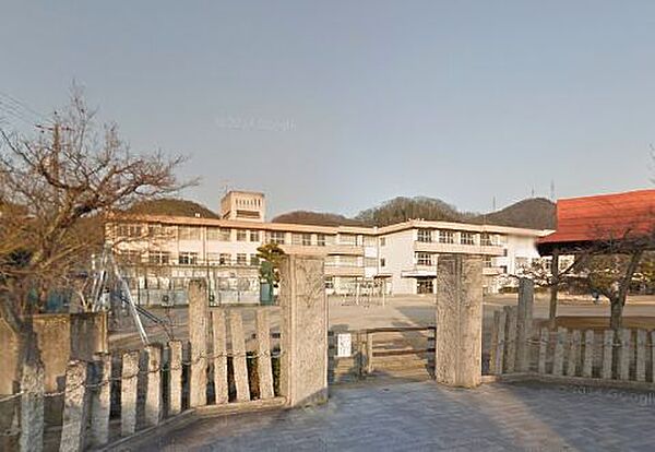 岡山市立足守小学校（2280m）