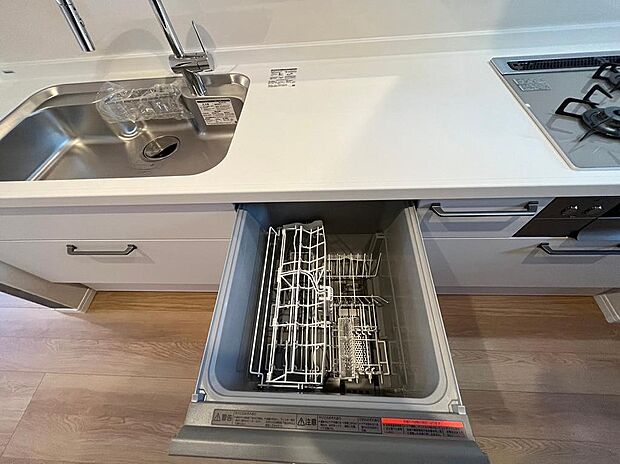 ☆当社新築施工例☆標準仕様で食洗機を設置できます。忙しい朝に食洗機を使用すると綺麗なキッチンを保てます。