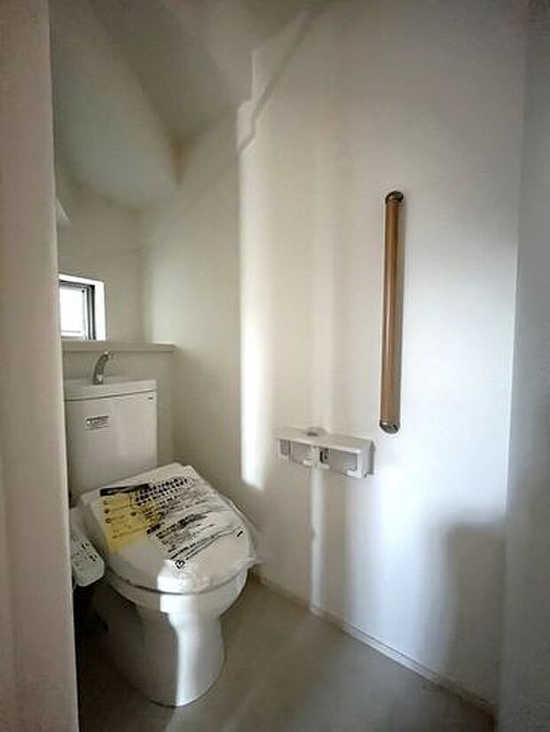 トイレットペーパーが2つ付けられるので予備のペーパーを置かなくてもいいのでスッキリとしたトイレになります◎