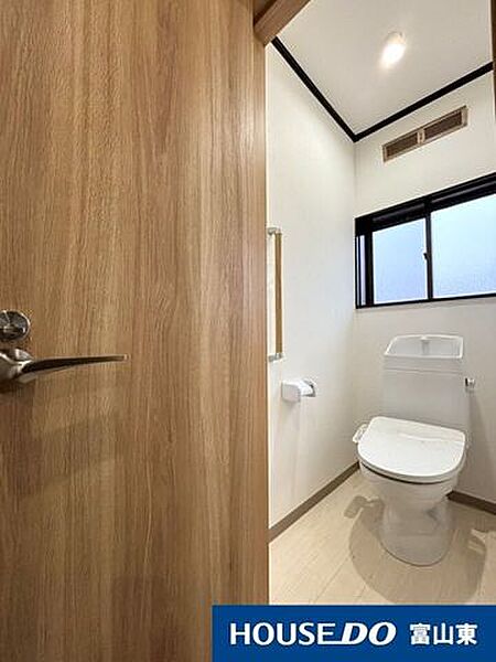 毎日使う場所が綺麗に！安心して使用できますね◎扉も木目調の新しい建具に交換しました(^^)/
