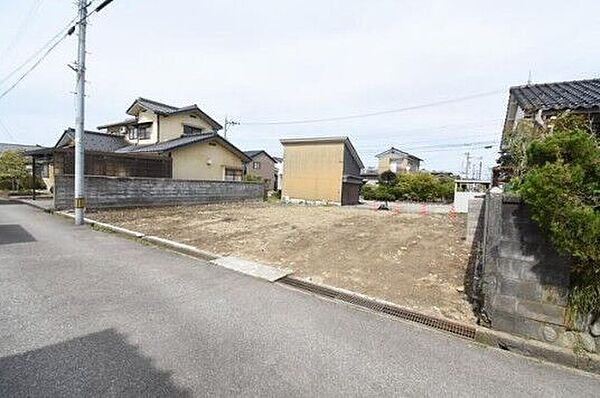 駐車場が並列で確保しやすい間口約15ｍの広さ♪