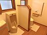トイレ：各階にトイレを完備！1階には洋式トイレ＋男性用小便器に加え、洗面台も備えたゆとりある水まわり♪