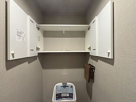 トイレットペーパーの収納もこちらに♪