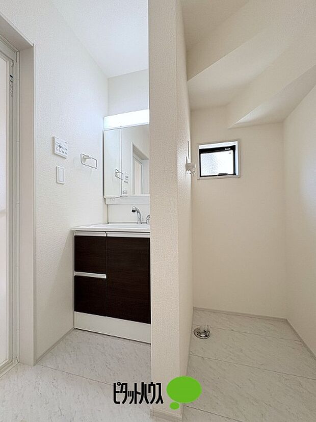 洗面化粧台＆洗濯機置き場