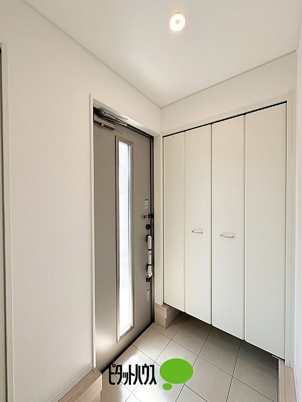 玄関スペース(内から)