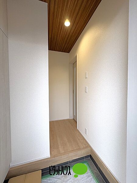玄関を拡大表示