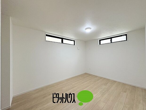 納戸8帖