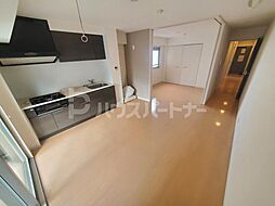 JR総武線 本八幡駅 徒歩5分の賃貸マンション 1階1SLDKのリビング/ダイニング